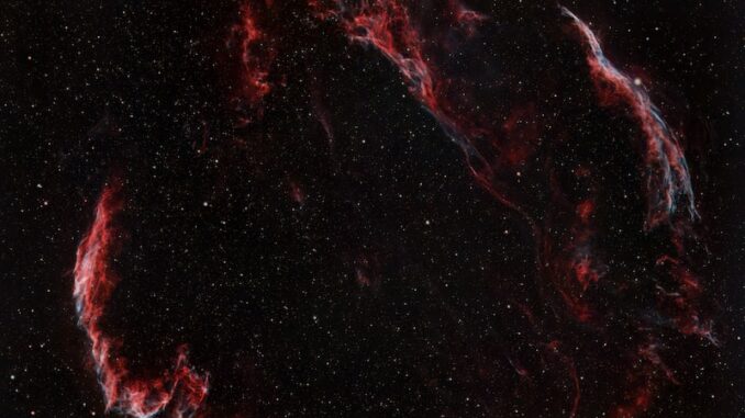 uploaded-image-astronomi-ve-teleskoplar-uzak-dunyalari-gozlemlemek-1698398130282